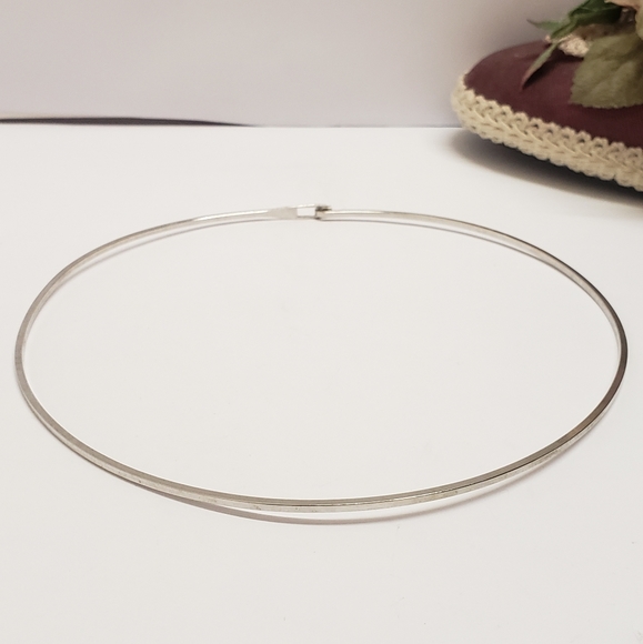 Minimalist Silvertone Thin Metal Choker - Picture 3 of 9